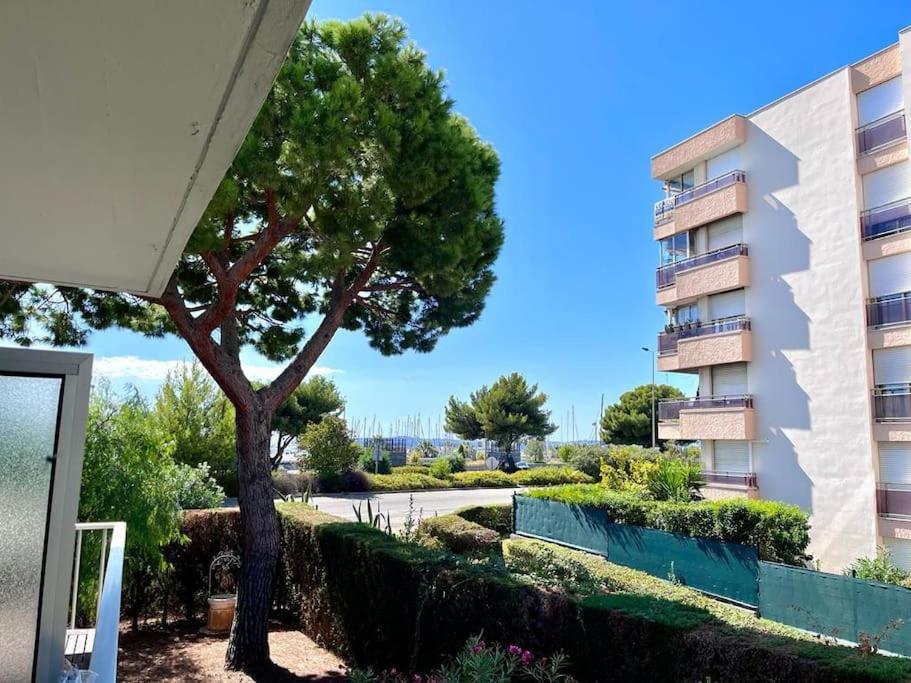 Parking + Piscine, Tout Confort, Proche Aeroport & Mer サン・ローラン・デュ・ヴァール エクステリア 写真