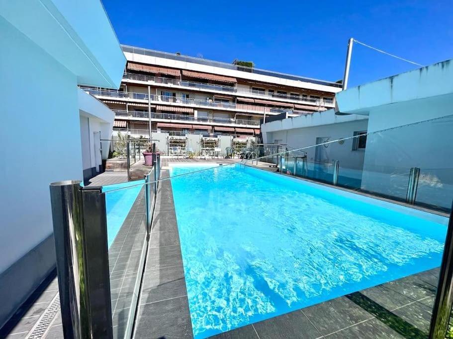 Parking + Piscine, Tout Confort, Proche Aeroport & Mer サン・ローラン・デュ・ヴァール エクステリア 写真